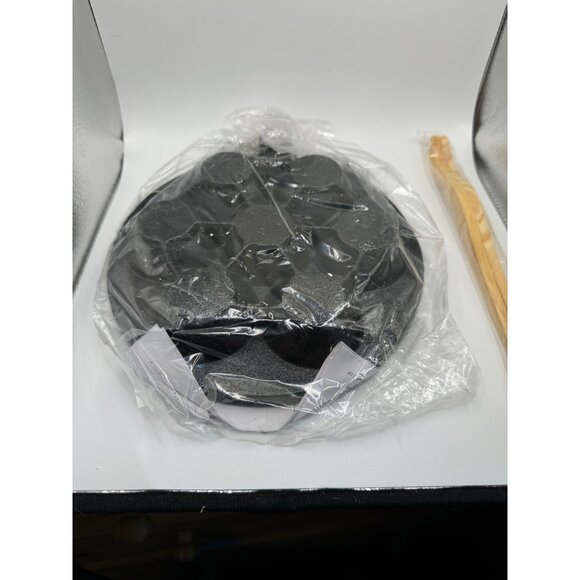 NEW Avon Pancake Pan Set With Wooden Tongs For Fluffy Pancakes - Picture 2 of 6